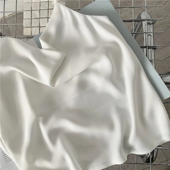 Aritzia Babaton cowlneck camisole - Picture 5 of 9